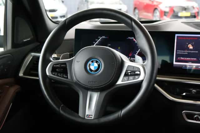 BMW X5 (2024) thumbnail 13
