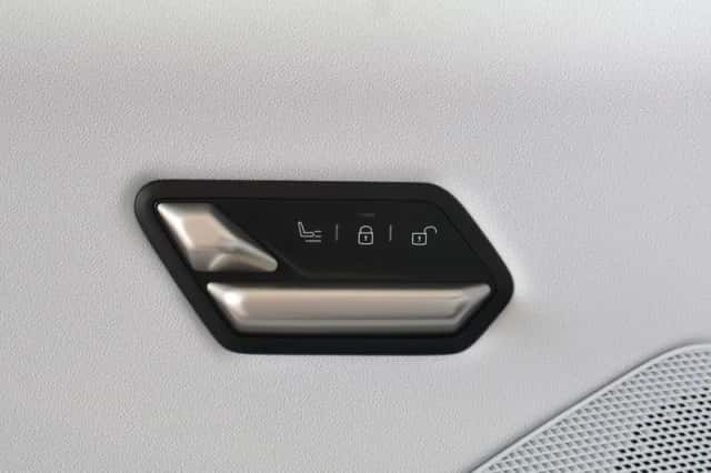 BMW iX3 (2026) thumbnail 12