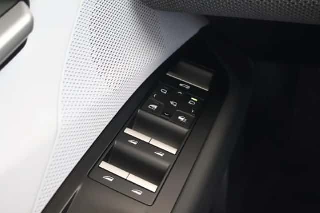 BMW iX3 (2026) thumbnail 13
