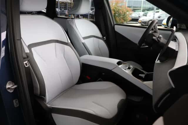BMW iX3 (2026) thumbnail 6