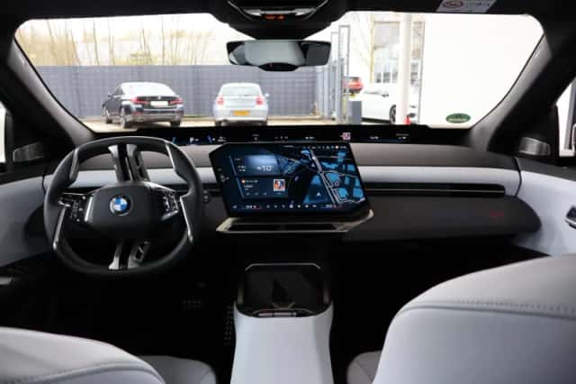 BMW iX3 (2026) thumbnail 8