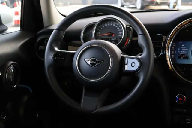MINI Cooper (2024) thumbnail 11