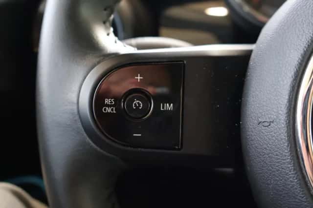 MINI Cooper (2024) thumbnail 13