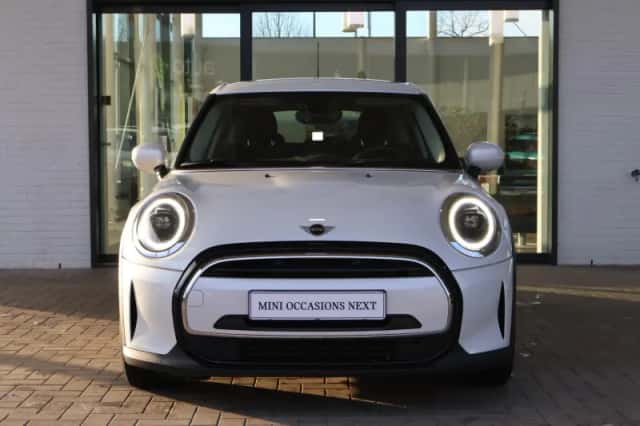 MINI Cooper (2024) thumbnail 3