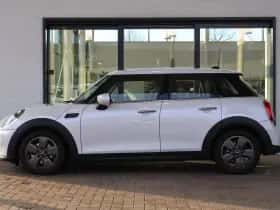 MINI Cooper (2024) thumbnail 5