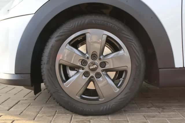 MINI Cooper (2024) thumbnail 6
