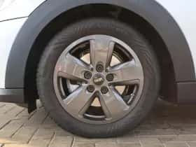 MINI Cooper (2024) thumbnail 6