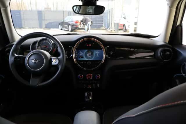 MINI Cooper (2024) thumbnail 9