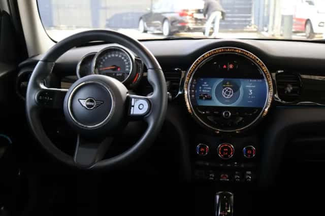 MINI Cooper (2024) thumbnail 10