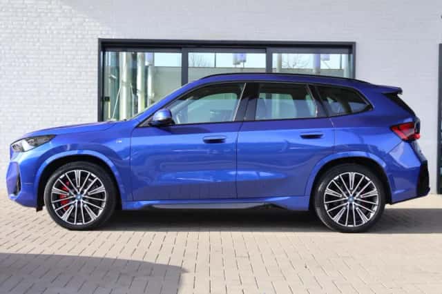 BMW iX1 (2025) thumbnail 3