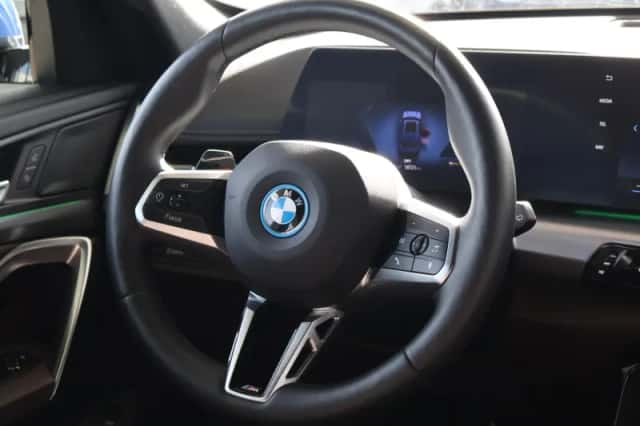 BMW iX1 (2025) thumbnail 9