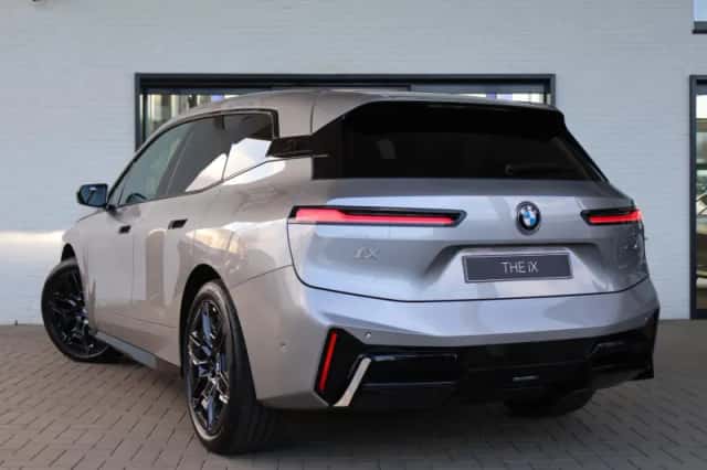 BMW iX (2026) thumbnail 2