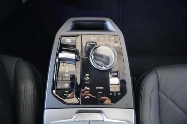BMW iX (2026) thumbnail 24