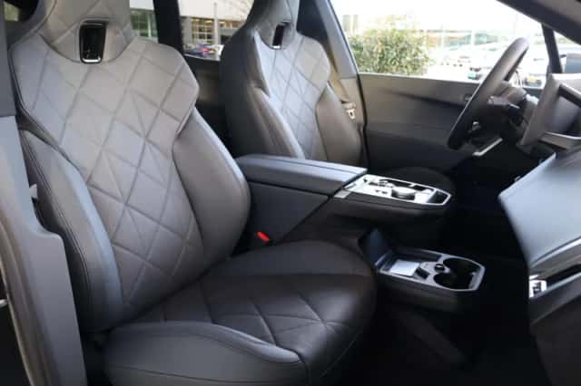 BMW iX (2026) thumbnail 8