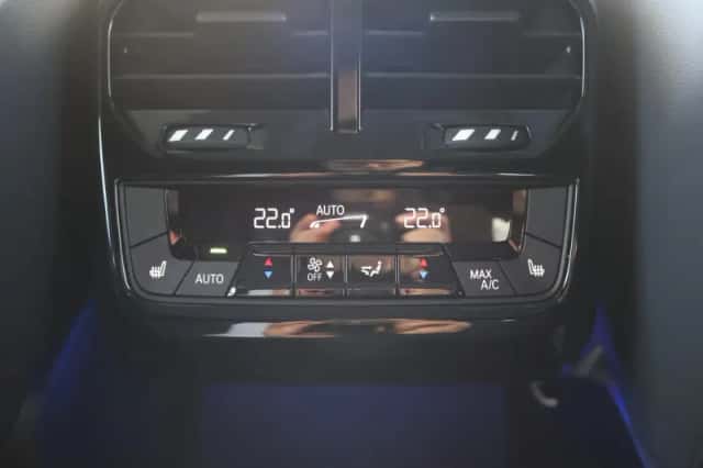 BMW iX (2026) thumbnail 10