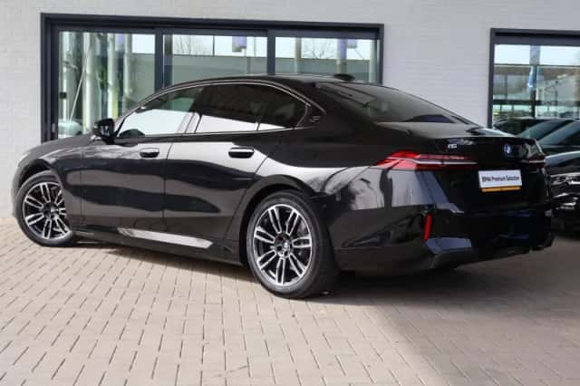 BMW i5 (2026) thumbnail 2