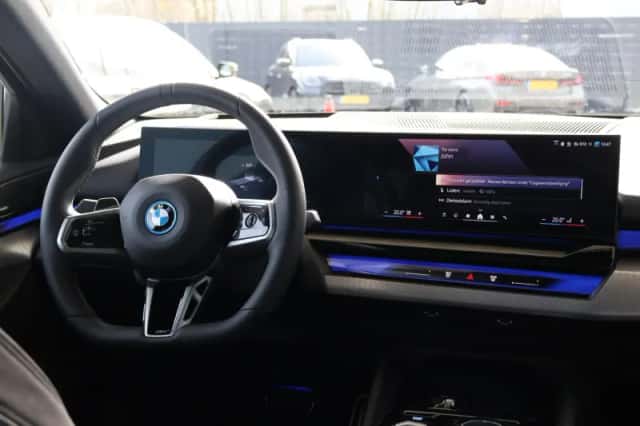 BMW i5 (2026) thumbnail 11