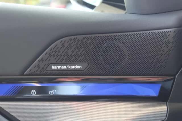 BMW i5 (2026) thumbnail 12