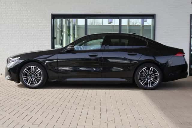 BMW i5 (2026) thumbnail 5