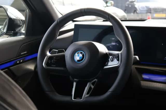 BMW i5 (2026) thumbnail 10