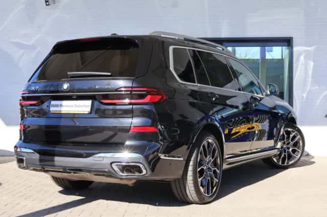 BMW X7 (2025) thumbnail 2