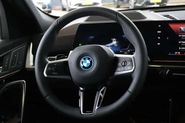 BMW iX2 (2026) thumbnail 11