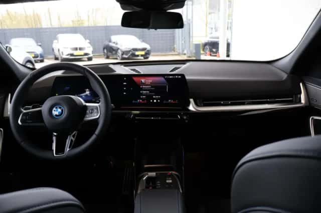 BMW iX2 (2026) thumbnail 9