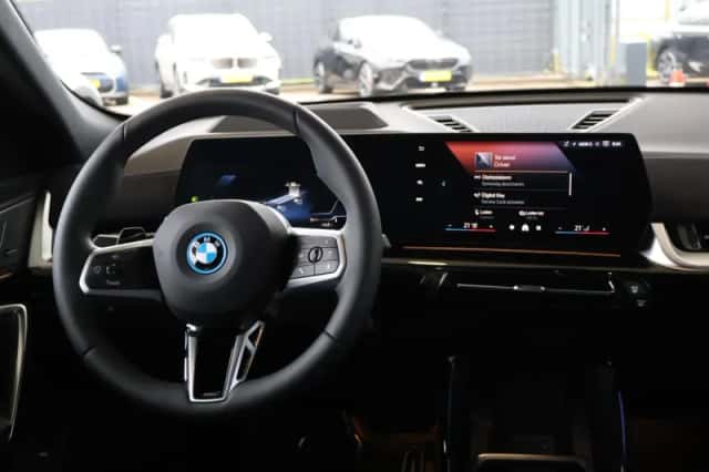 BMW iX2 (2026) thumbnail 10