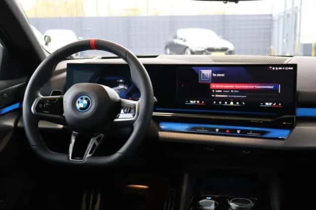 BMW i5 (2026) thumbnail 11