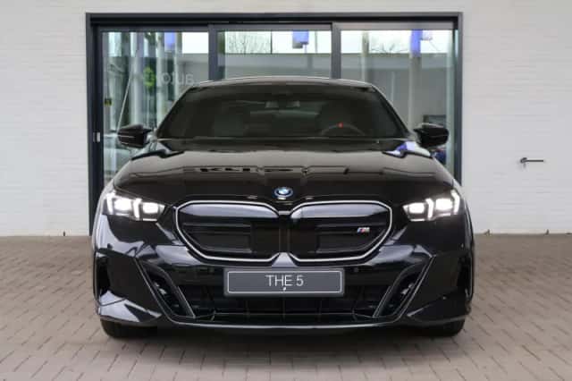 BMW i5 (2026) thumbnail 3