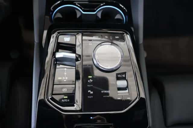 BMW i5 (2026) thumbnail 27