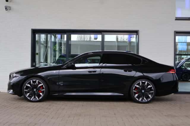 BMW i5 (2026) thumbnail 5