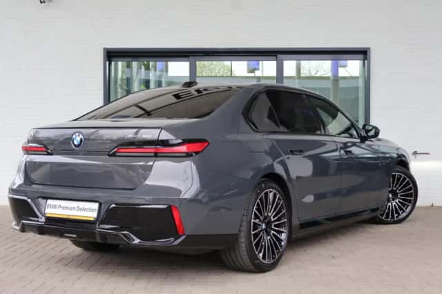 BMW i7 (2026) thumbnail 2