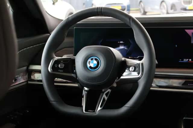 BMW i7 (2026) thumbnail 12
