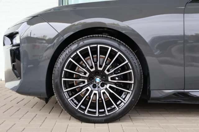 BMW i7 (2026) thumbnail 6