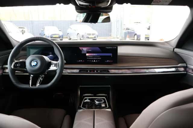 BMW i7 (2026) thumbnail 10