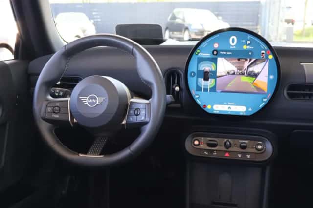 MINI Cabrio (2025) thumbnail 11