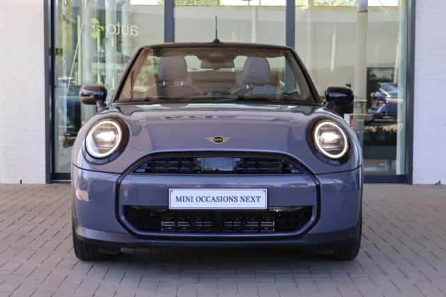 MINI Cabrio (2025) thumbnail 3