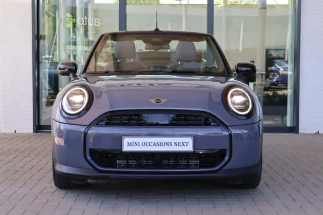 MINI Cabrio (2025) thumbnail 3