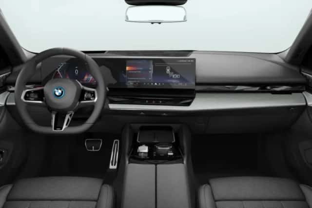 BMW i5 (2026) thumbnail 3