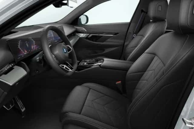 BMW i5 (2026) thumbnail 4
