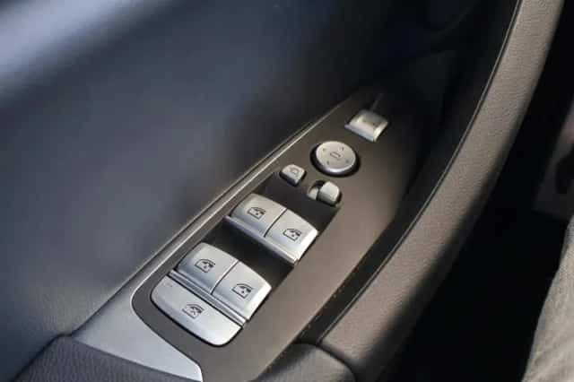 BMW iX3 (2025) thumbnail 15
