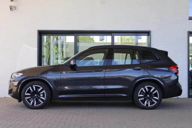 BMW iX3 (2025) thumbnail 5