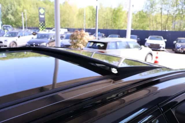 BMW iX3 (2025) thumbnail 9