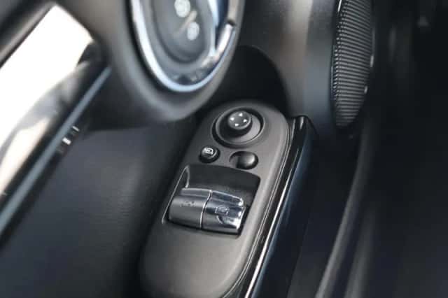 MINI Electric (2021) thumbnail 18