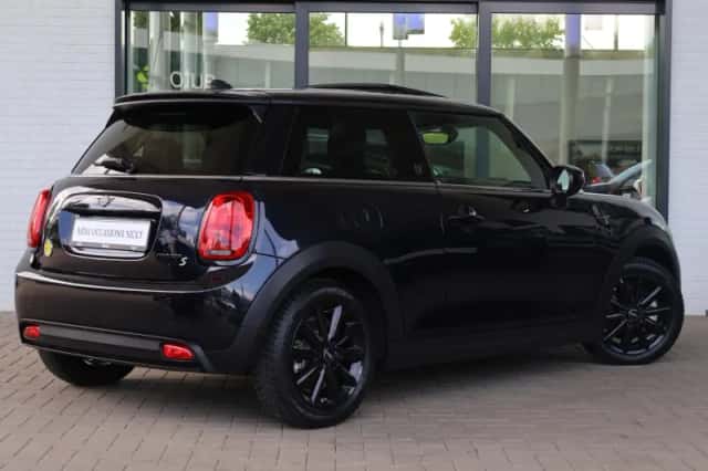MINI Electric (2021) thumbnail 4