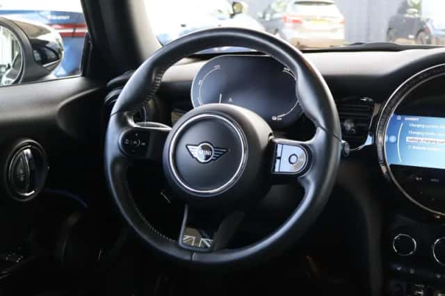MINI Electric (2021) thumbnail 9