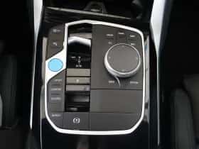BMW i4 (2023) thumbnail 25