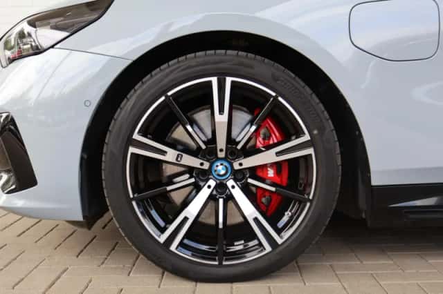 BMW 5-Serie (2024) thumbnail 6