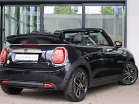 MINI Electric (2023) thumbnail 2